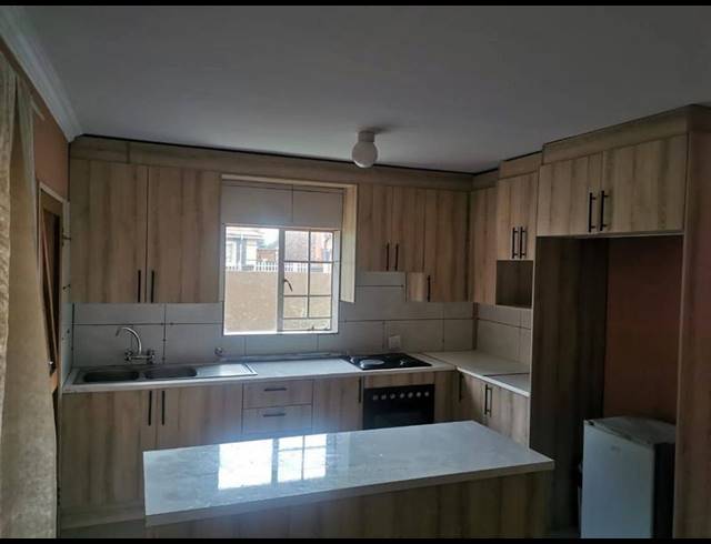 3 BEDROOM PROPERTY TO RENT IN ROSSLYN